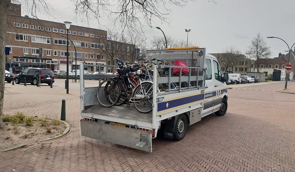 Rond Stationsplein zijn zondagochtend 30  'verweesde' fietsen verwijderd