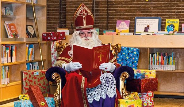 Korenbeurs omgetoverd tot Sinterklaaspaleis