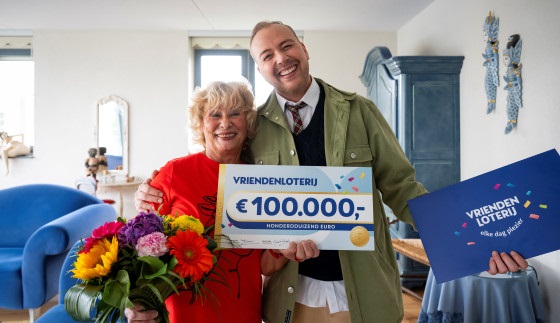 Elly uit Schiedam wint 100.000 euro bij de VriendenLoterij