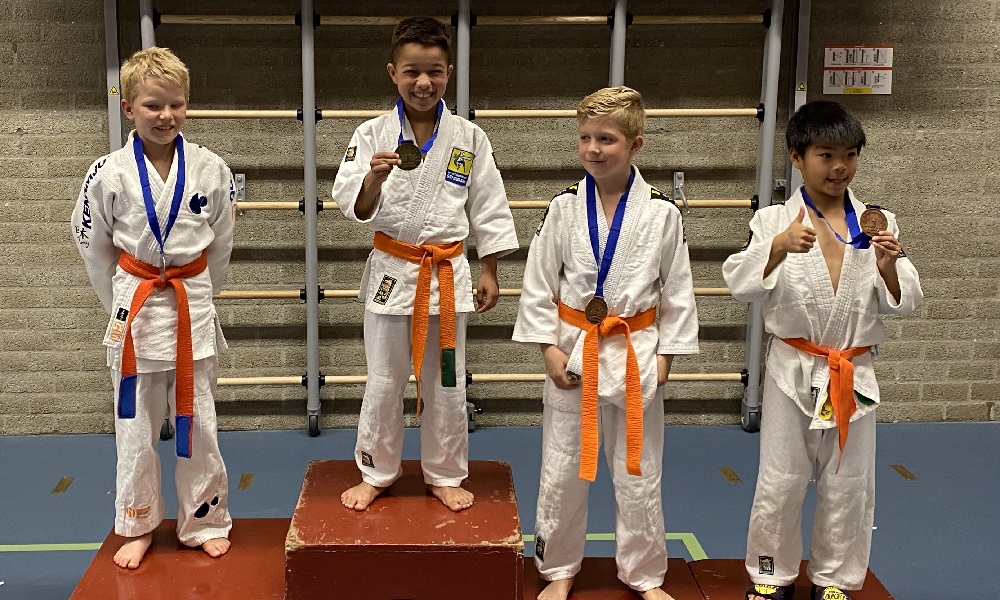 Acht jeugdige judoka's uit Schiedam winnen medailles in Made