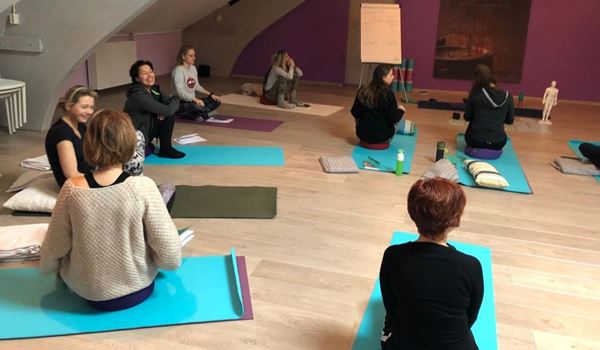 Zondag 12 februari open dag bij yogaschool Smrti in Schiedam Noord