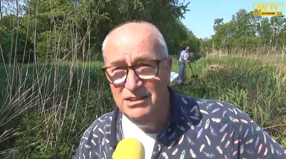 De handen uit de mouwen door de 'Vrienden van Park Kethel' 