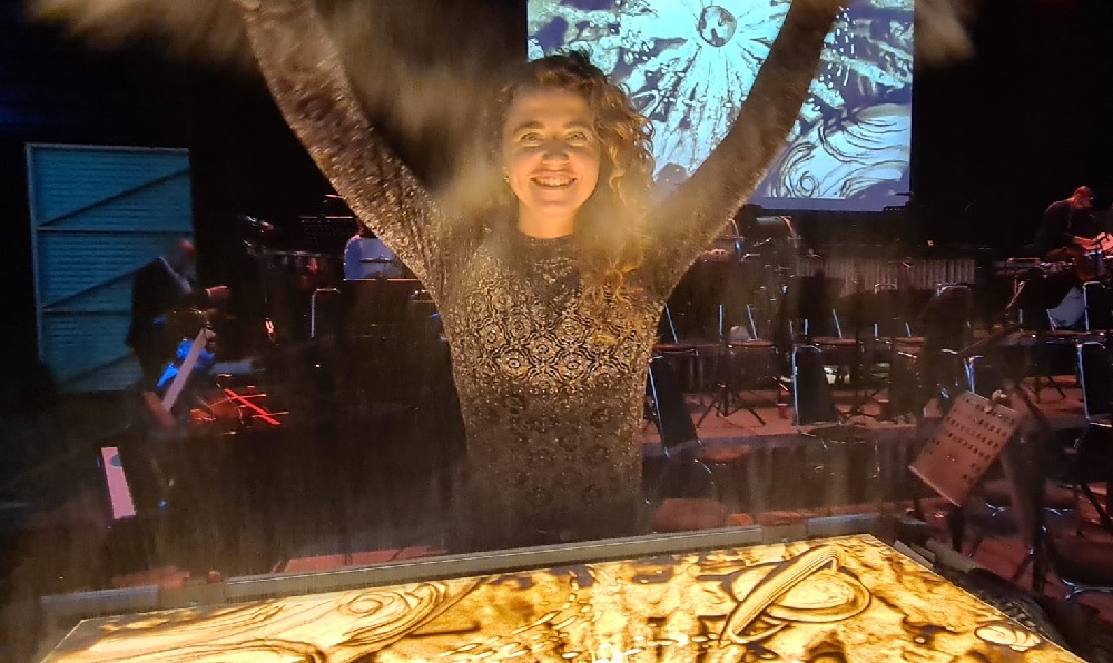 Zandkunstenares steelt de show tijdens prachtig concert