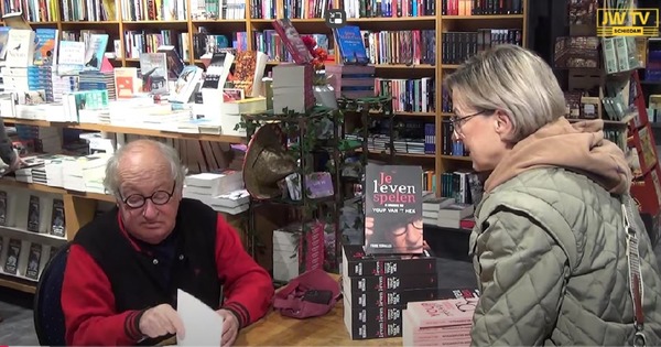 De rijen stonden tot buiten voor Youp van 't Hek