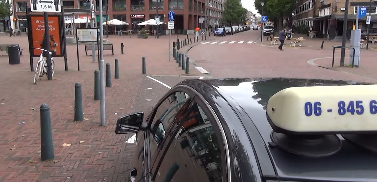 'Taxistandplaatsen aan Overschieseweg zijn onveilig en ongemakkelijk'