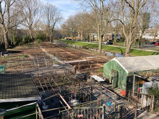 Het seizoen op de twee voedselbanktuinen is weer begonnen