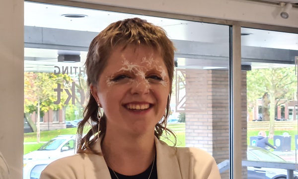 Esther: 'Nee, het heeft niets met Halloween te maken'