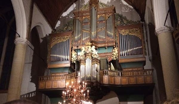 "Niet samenzijn en samen zingen, wij brengen het kerstgevoel online bij je thuis"