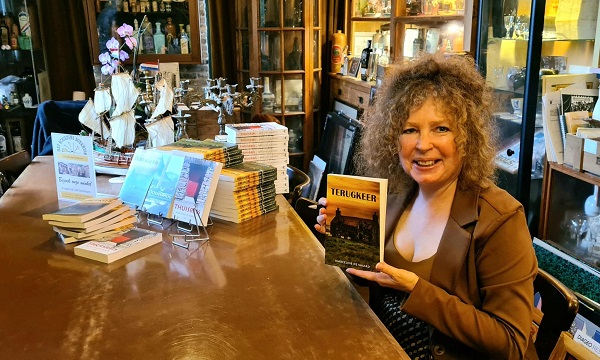 Marceline de Waard presenteert haar boek 'Nevels' in 't Spul