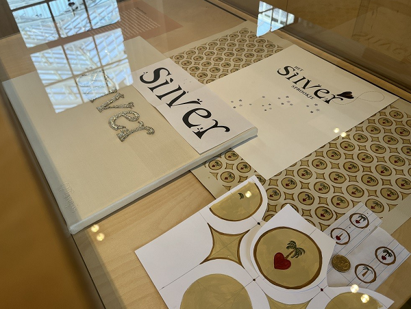 Auteur Monique Tameris leest voor uit Silver