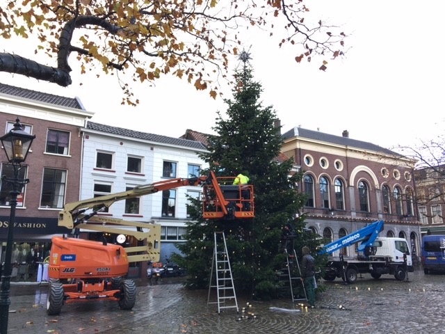 Er gaat 300 meter aan verlichtingskabel in de boom