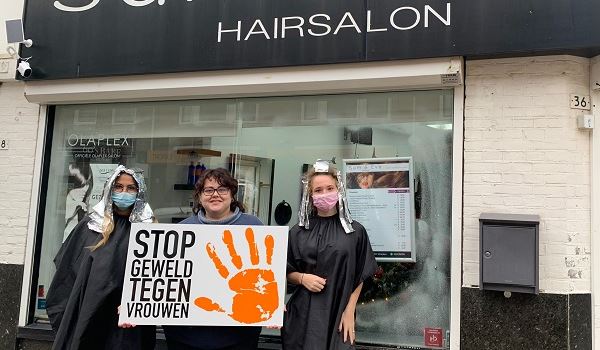 Al deze winkeliers roepen op: stop geweld tegen meisjes en vrouwen!