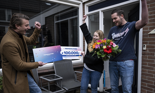 Chantal uit Schiedam wint 100.000 euro in VriendenLoterij