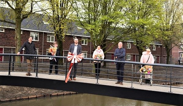 Nieuwe voetgangersbrug in de Wetenschappersbuurt is officieel ‘geopend’