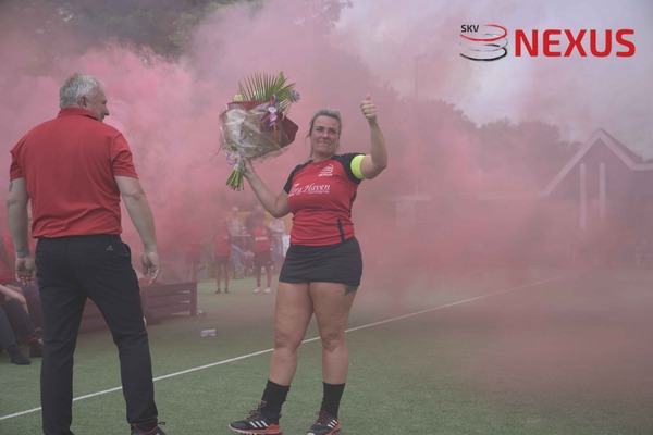 Nexus verliest in slotfase; wedstrijd in teken afscheid Kim Majoor