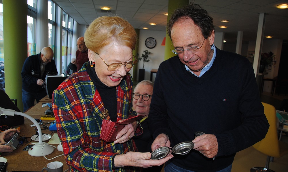 'Gerepareerd: koffiezetter, broek, waterkoker, krultang, cassettedeck'