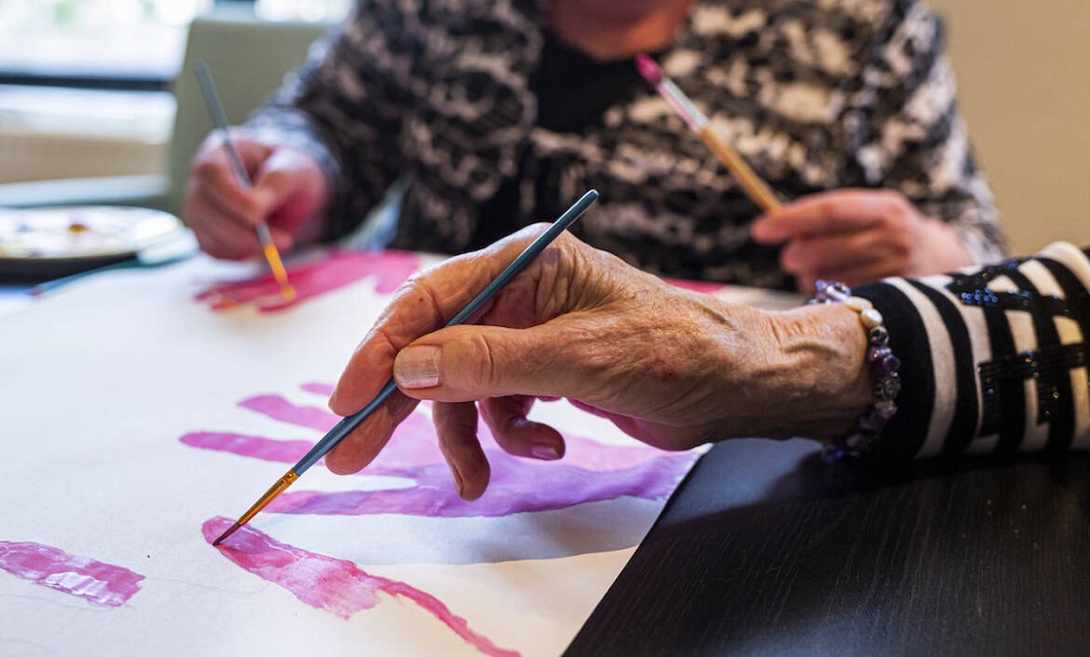Workshop 'Een ode aan je handen' in het museum 
