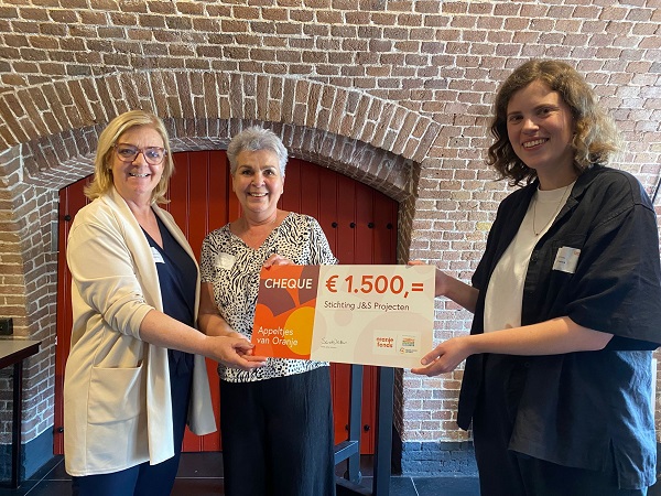 Stichting J&S krijgt donatie van 1500 euro van Oranje Fonds