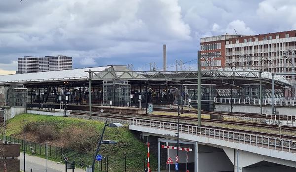 Er is advies nodig voor het vernieuwen van station Schiedam Centrum