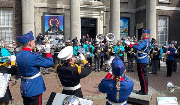 Rijnmondband viert 95-jarig bestaan op museumplein