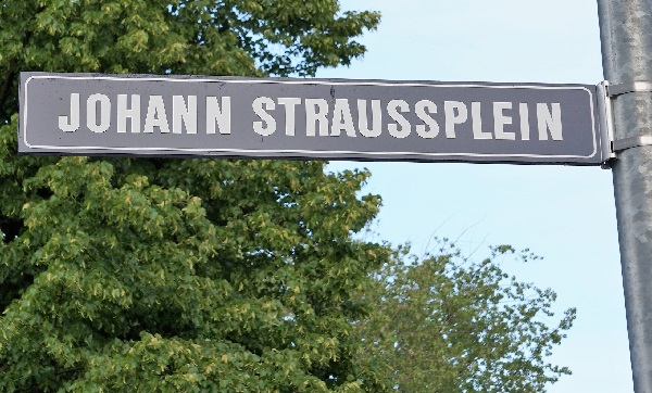 Brandweer rukt uit naar brand in flatwoning in Groenoord