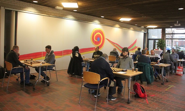 Van Sticht Thans 1 wint met moeite van het tweede