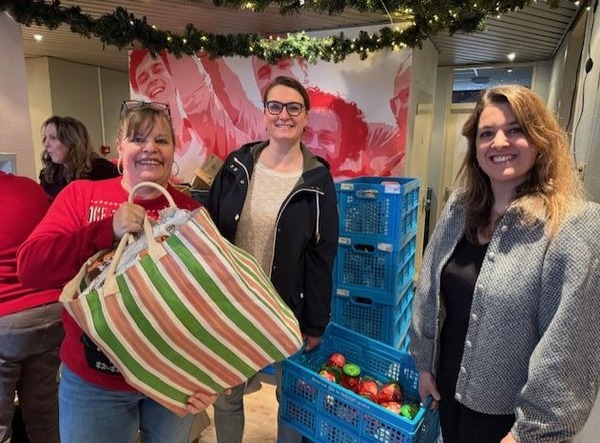 Rotaryclub  Schiedam-De Veste zamelt 2303 houdbare producten in