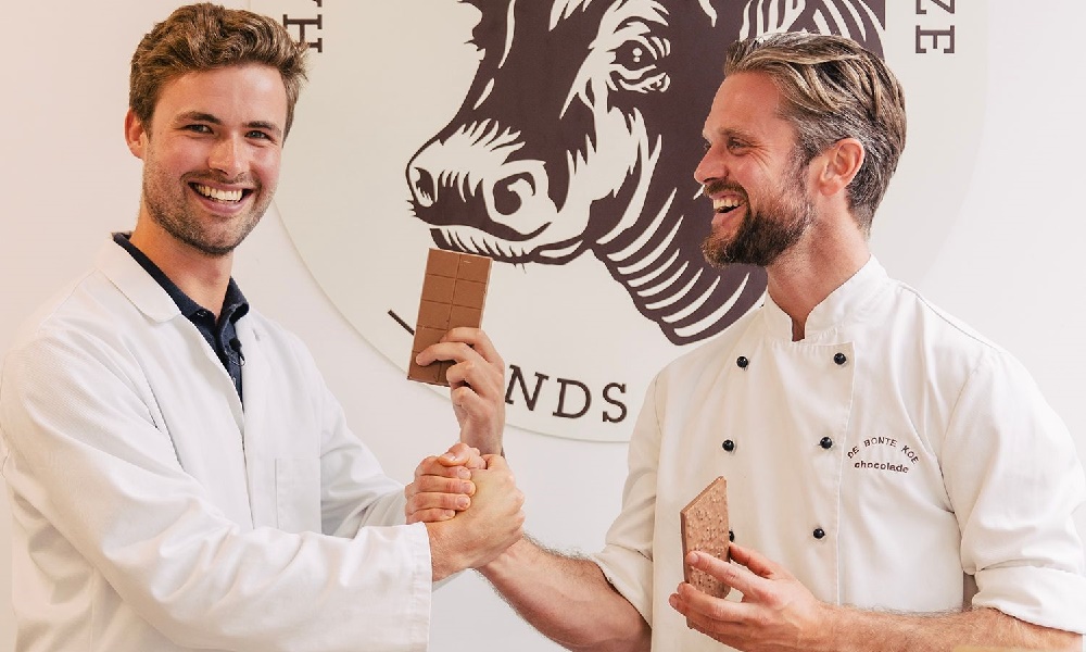 De Bonte Koe maakt samen met Upfront chocolade-eiwitreep