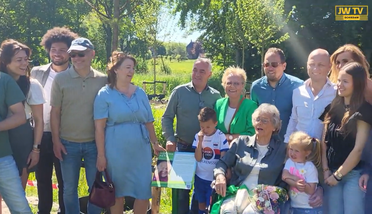 Nanny Ketel opent poldertuin in Park Kethel
