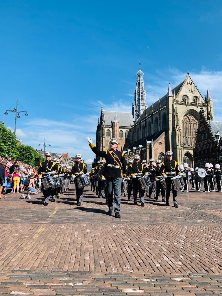 Optredens van meerdere showbands op veld van Excelsior'20