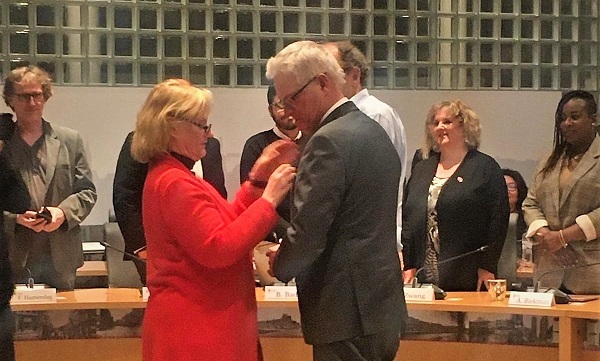 Raadsleden Ad Mostert en Arjen Kuin koninklijk onderscheiden