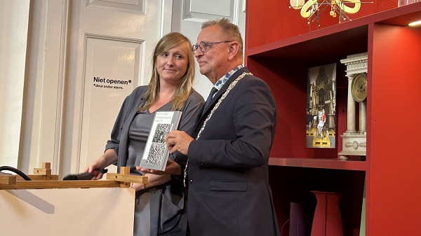 Boek over kunstenares die met stip een wereldhit werd