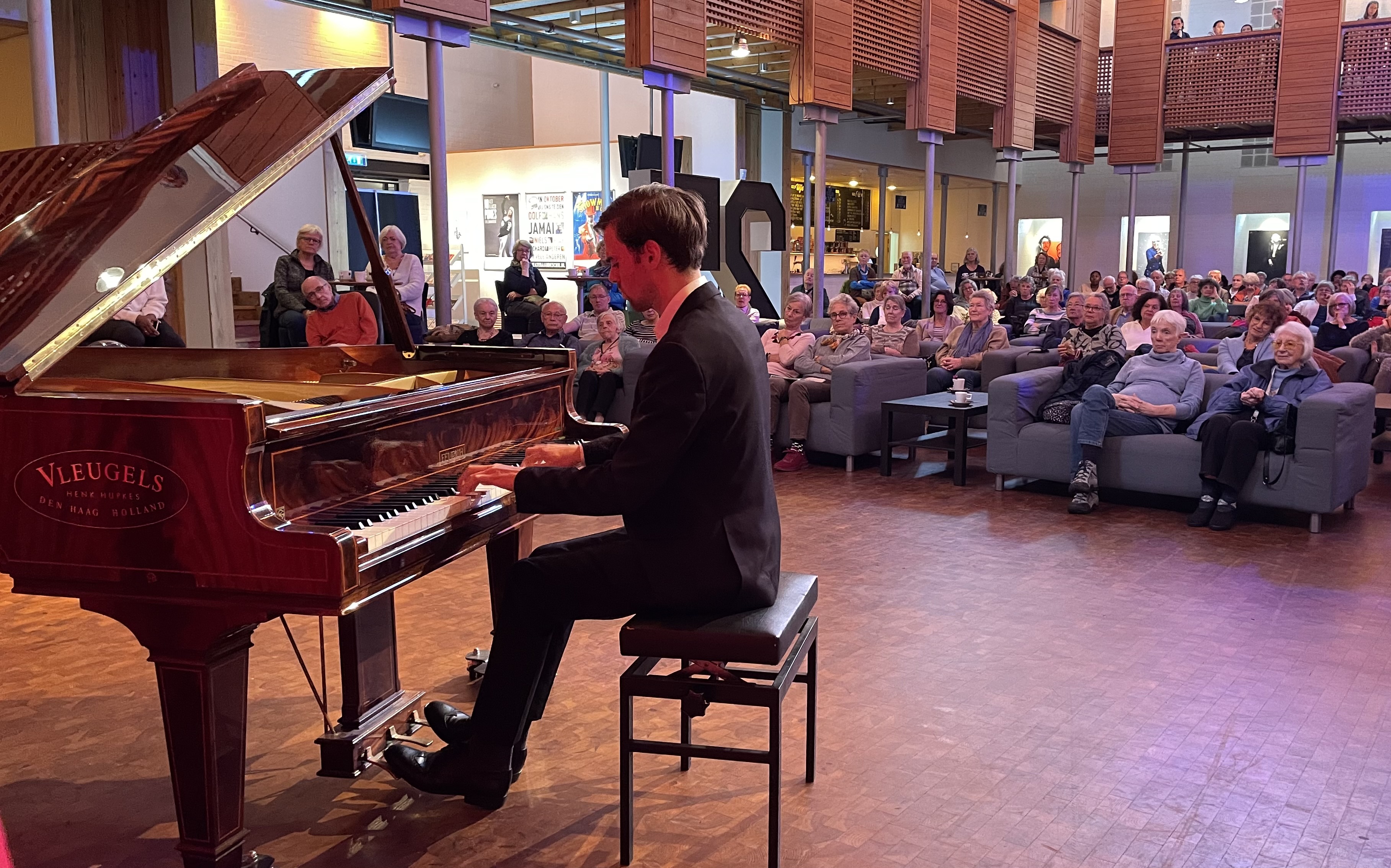 Alexander Chater laat publiek genieten tijdens het lunchconcert