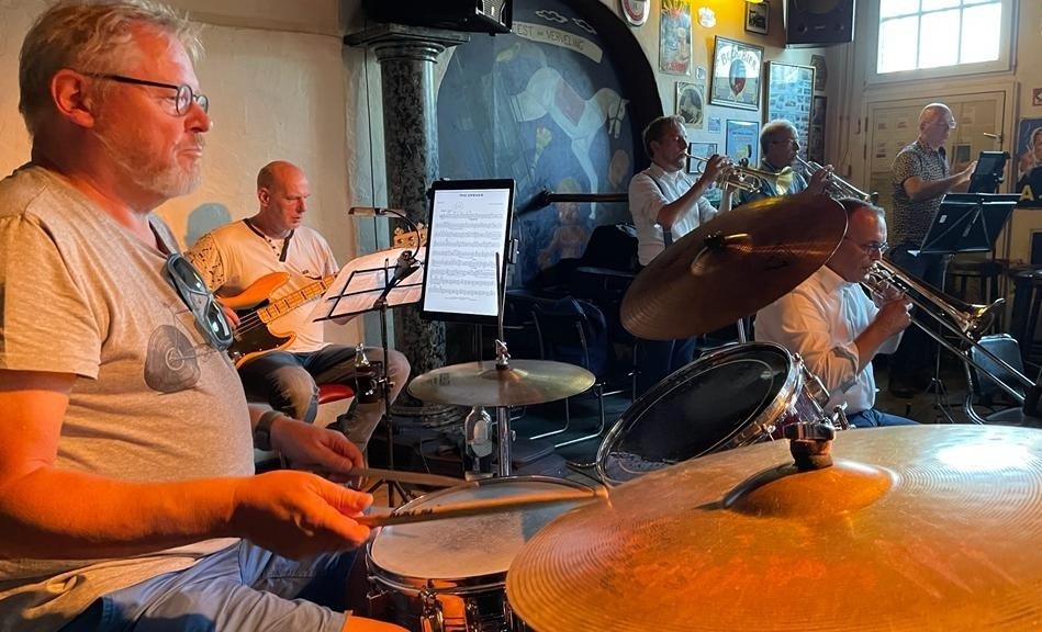 Bigband BHC treedt op in de Graauwe Hengst