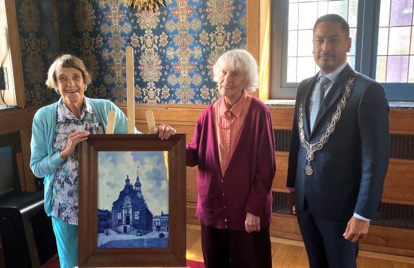 Burgemeester kreeg bij afscheid in 1905 deze Delfts blauwe tegel