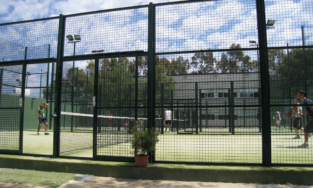 Aanleg van vier padelbanen aan Stadhouderslaan