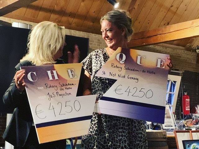 Rotaryclub haalt 8500 euro op en verdeelt dit over J&S en Net Niet Genoeg