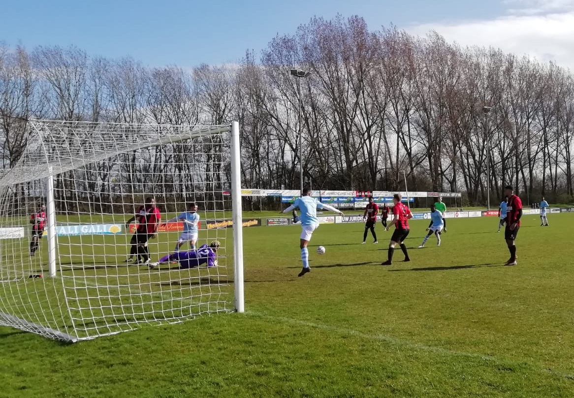 Nummer 3 Kethel Spaland sleept in extra tijd punt binnen