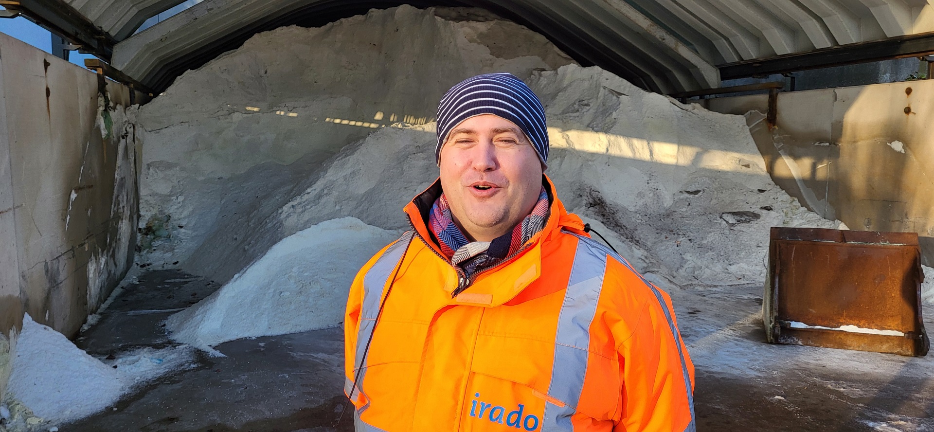 Irado al begonnen met strooien wegen en paden