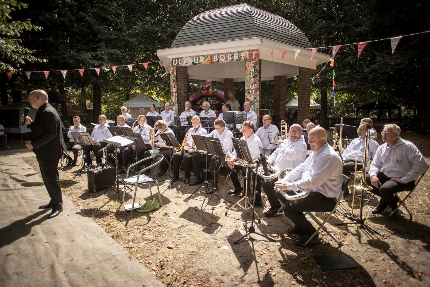 Picknick in het park met livemuziek 3 orkesten