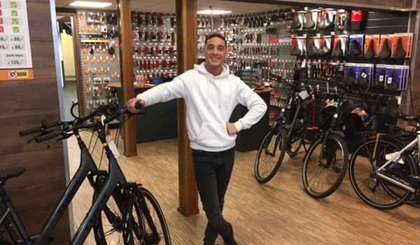 Nieuwe fietsenwinkel in Groenelaan gaat binnenkort ook scooters verkopen