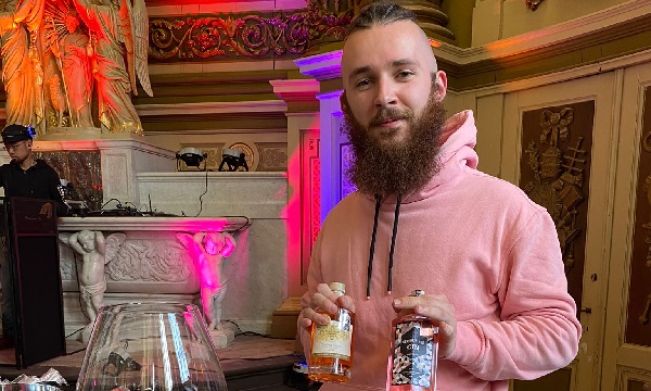 Calaboose bartender Arton Haxhoviti wint cocktailwedstrijd 