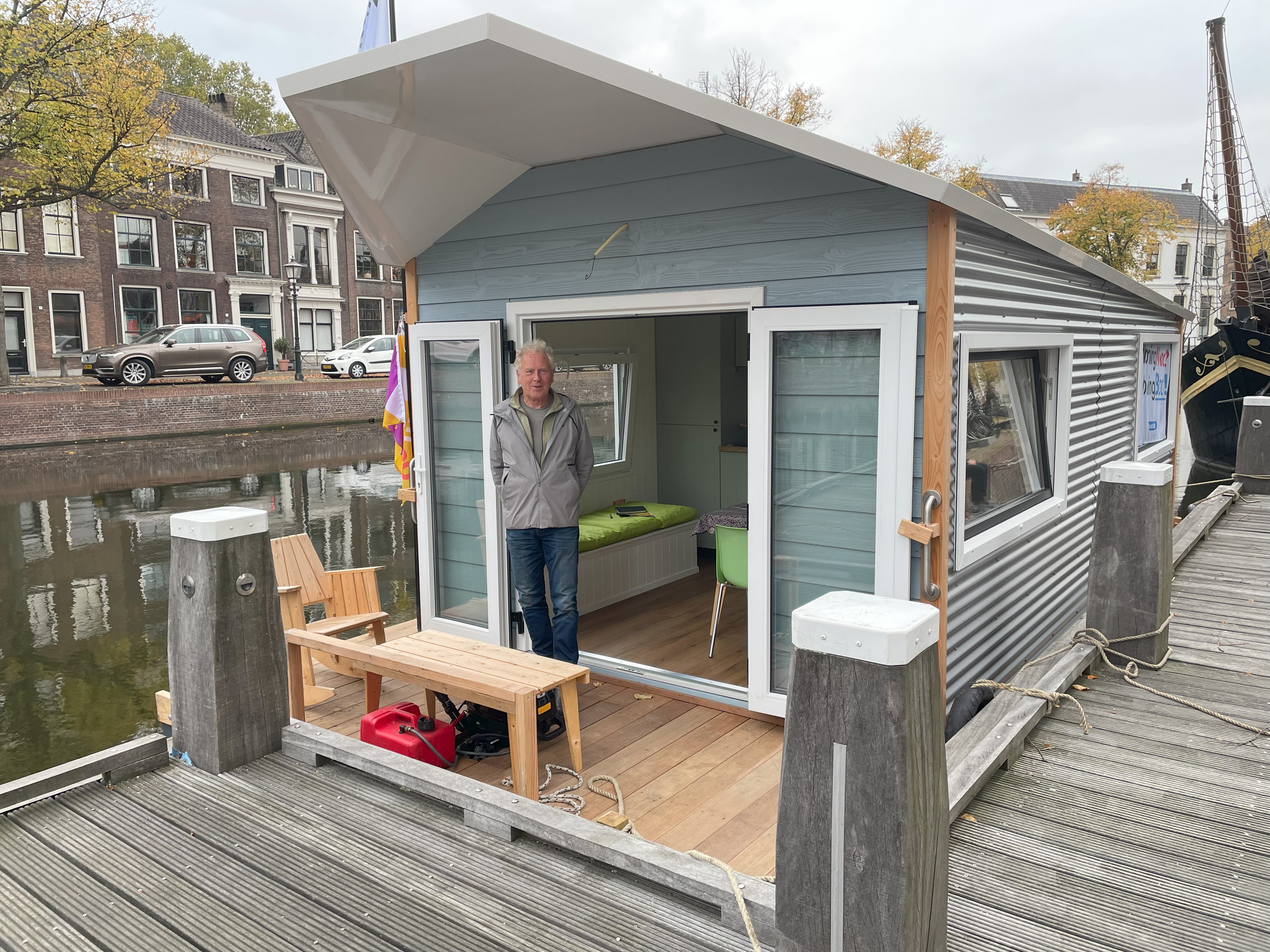 Een drijvend tiny house als woonexperiment in de Lange Haven