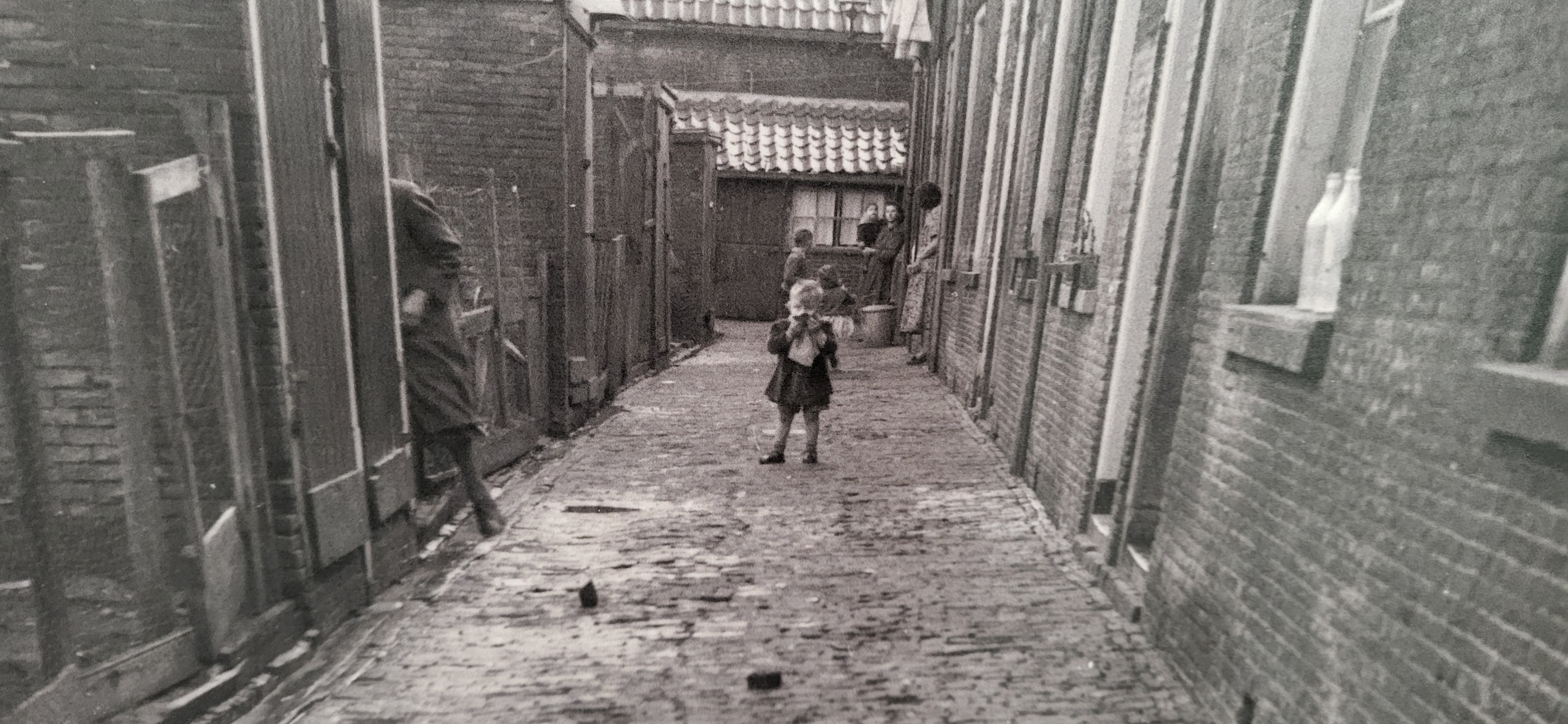 Expositie "Uit Armoede" geopend in Stedelijk Museum Schiedam