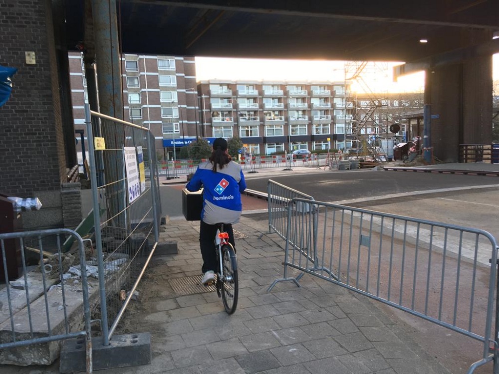 Voetgangers en fietsers maken vanavond al gebruik van brug