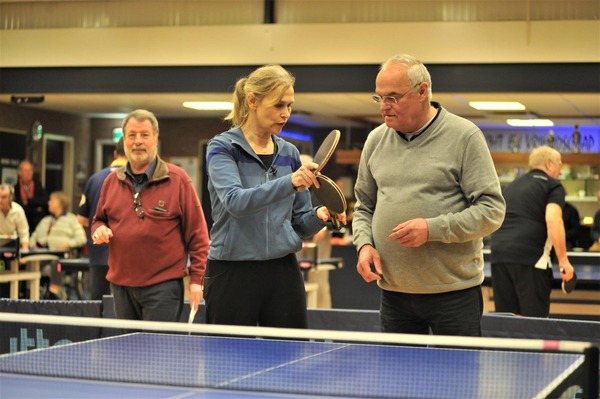 Bettine Vriesekoop brengt ouderen in beweging bij de 55+ Triatlon