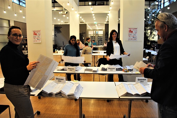 Het tellen van de stemmen in het Stadskantoor is openbaar