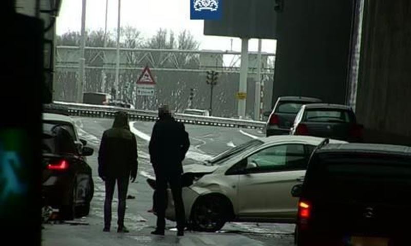 Ongeval in rechtertunnelbuis Benelux richting zuid