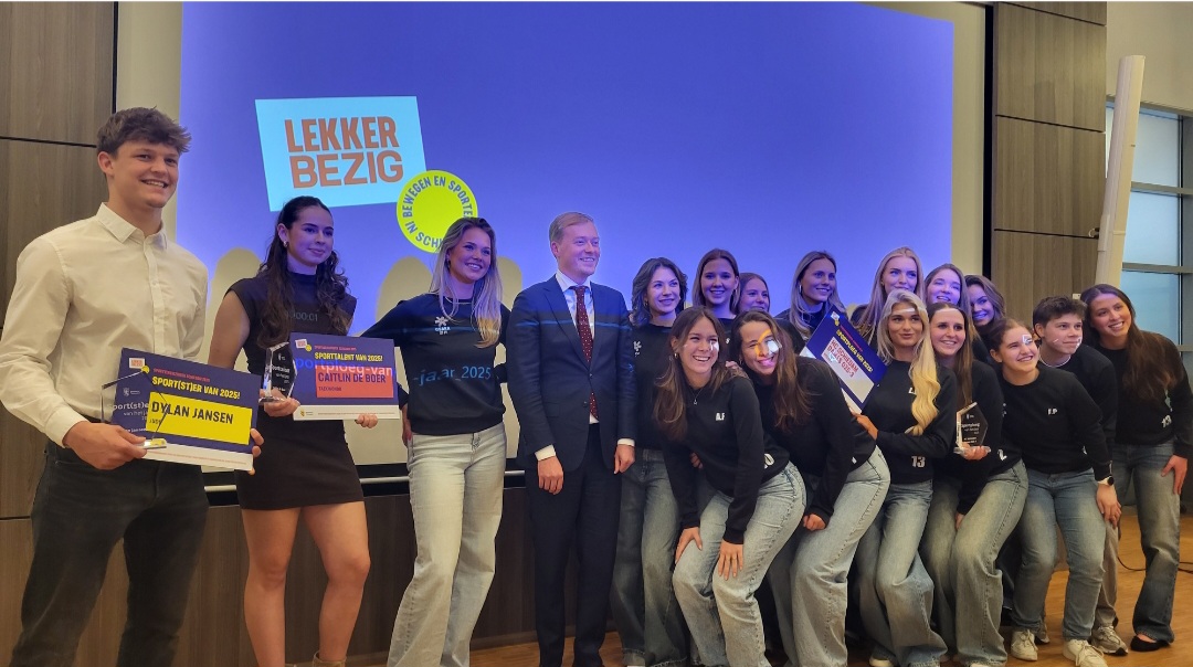 Uitgeklede spanningloze uitreiking sportprijzen zonder sportsfeer