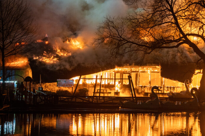 Verdachte van 14 en van 15 opgepakt voor brandstichting in Plaswijckpark